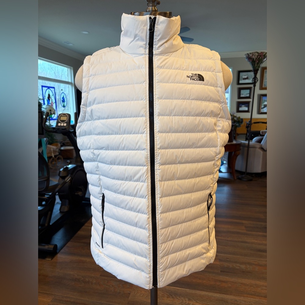 The North Face 700 Women’s White with Black Down Puffer Vest -NWOT